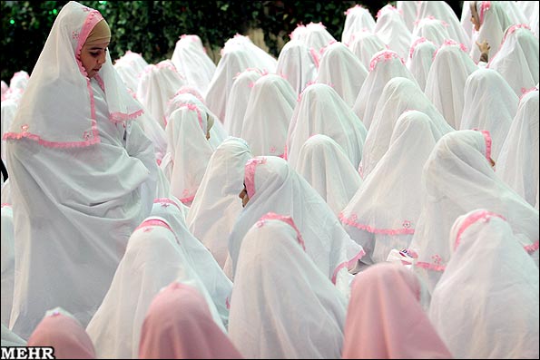 آشنا کردن دختران با حجاب 